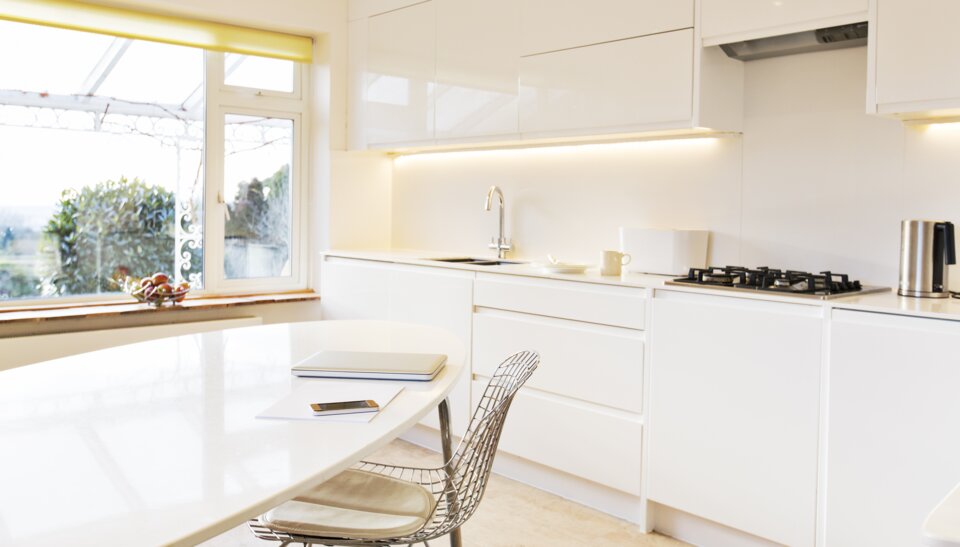 Mobile undercabinet luminaires